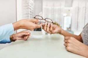 Cataract Surgery Aftercare: What to Expect and Tips for Recovery