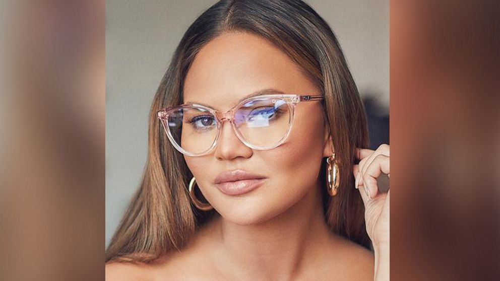 round face shape chrissy teigen