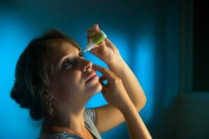 Best Eye Drops for Pink Eye: How to Pick, Safety and Use